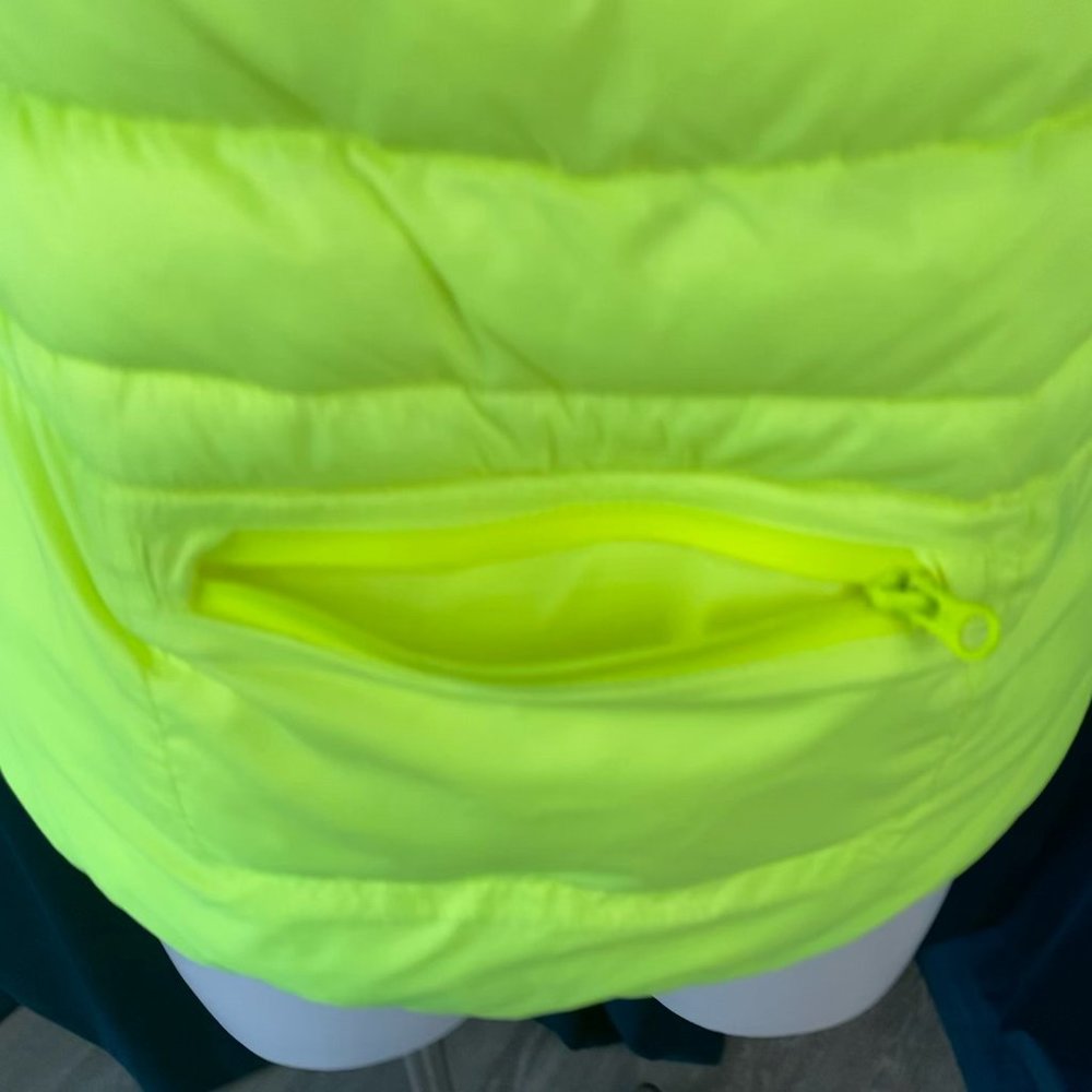 GapFit Primaloft Lightweight Puffer Vest - Picture 9 of 9